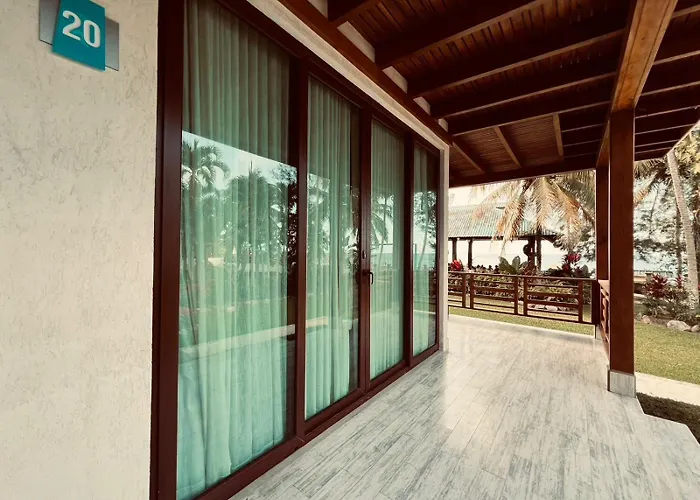 Paraiso Rainforest And Beach Hotel